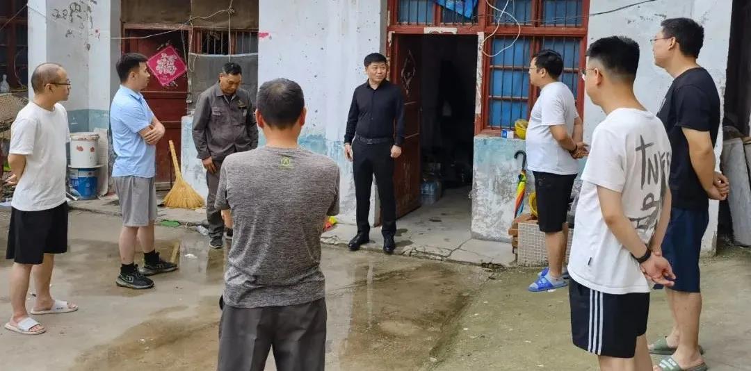 榮盛科技集團(tuán)深入項(xiàng)目一線開展&ldquo;送清涼&rdquo;慰問活動(dòng)