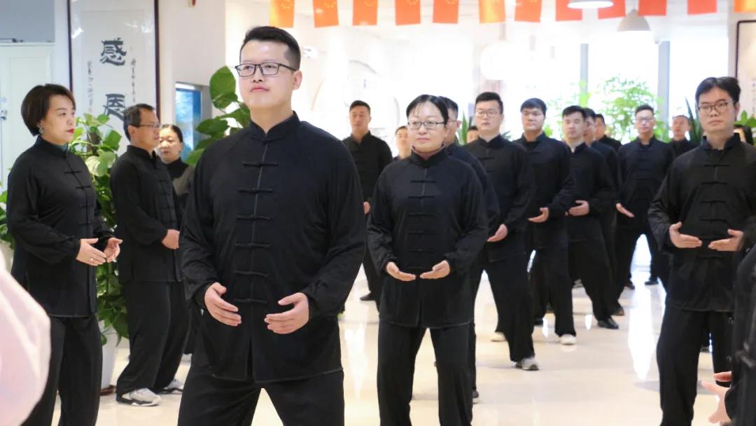 榮盛科技集團(tuán)組織開展健身氣功「八段錦」訓(xùn)練活動