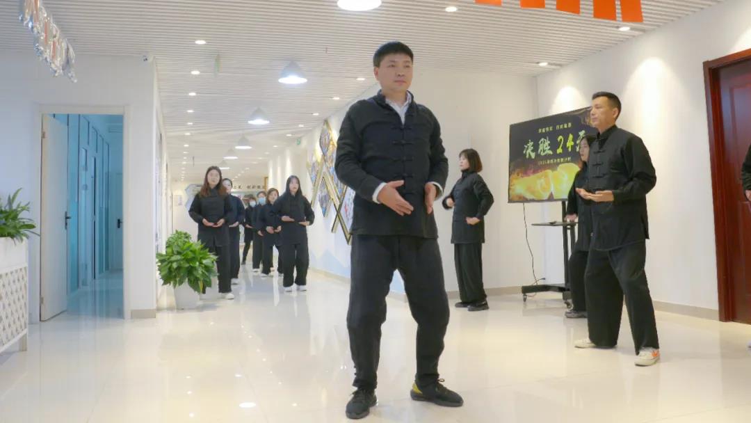 榮盛科技集團(tuán)組織開展健身氣功「八段錦」訓(xùn)練活動