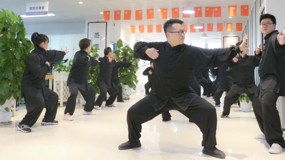 榮盛科技集團(tuán)組織開展健身氣功「八段錦」訓(xùn)練活動