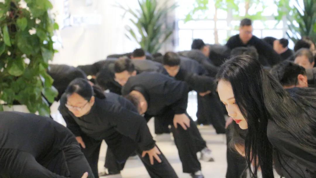 榮盛科技集團(tuán)組織開展健身氣功「八段錦」訓(xùn)練活動