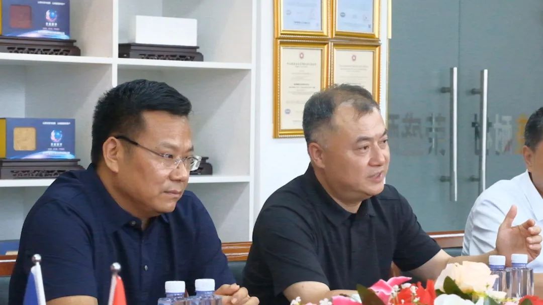 新密市委常委、政法委書記劉軍杰一行蒞臨榮盛科技集團調(diào)研指導