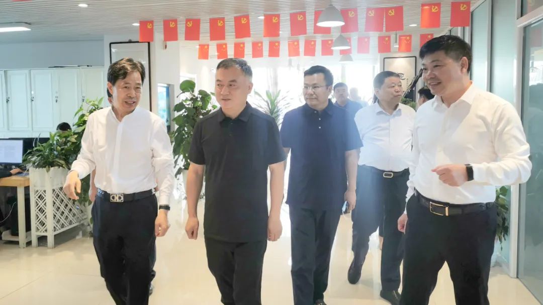 新密市委常委、政法委書記劉軍杰一行蒞臨榮盛科技集團調(diào)研指導